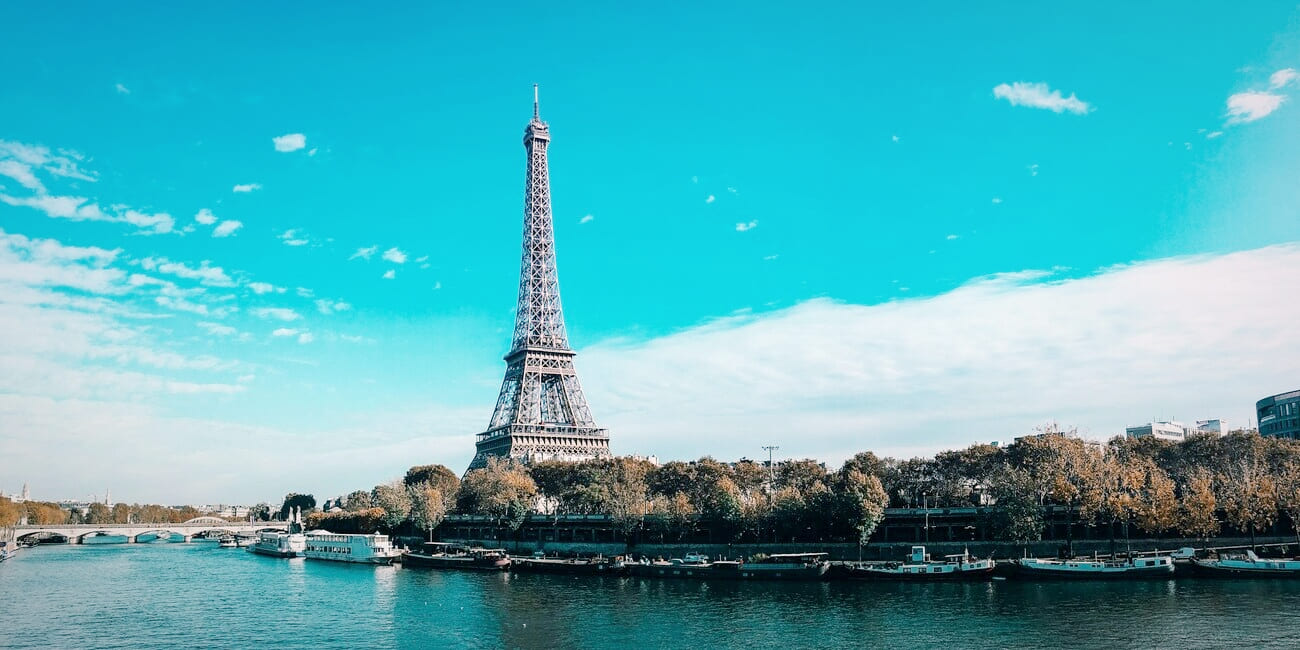 La Tour Eiffel à Paris en bord de Seine