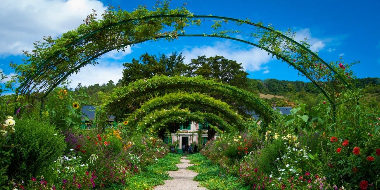 Allée jardin maison de Monet à Giverny